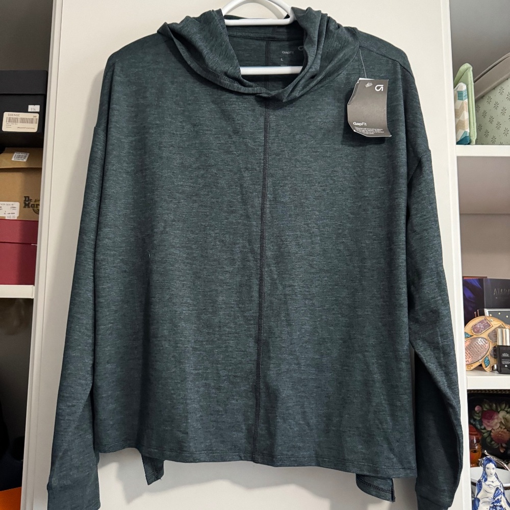 Gap, Size L, 93% Polyester, 7% Spandex